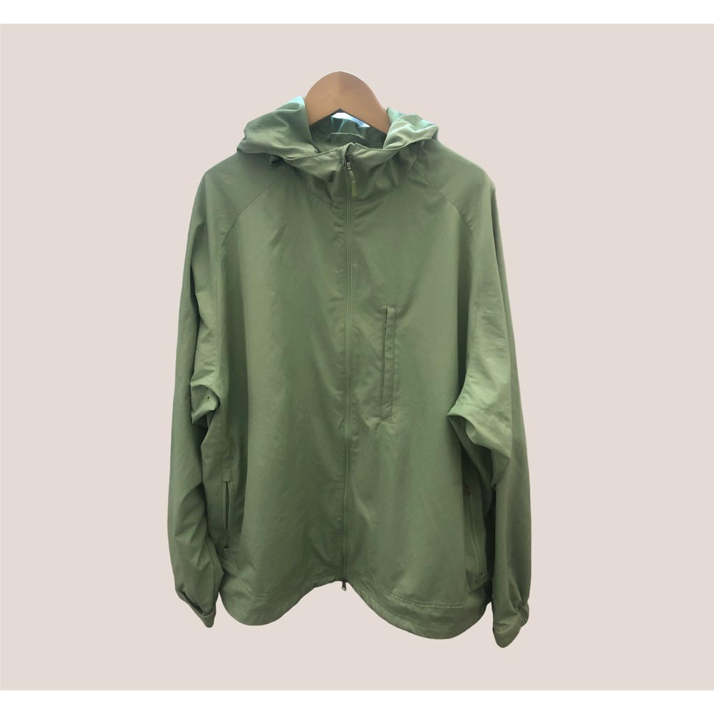 Áo khoác dù xanh rêu nhạt 2hand loại 1 J5176 ( R:60 D:68 Size:L )