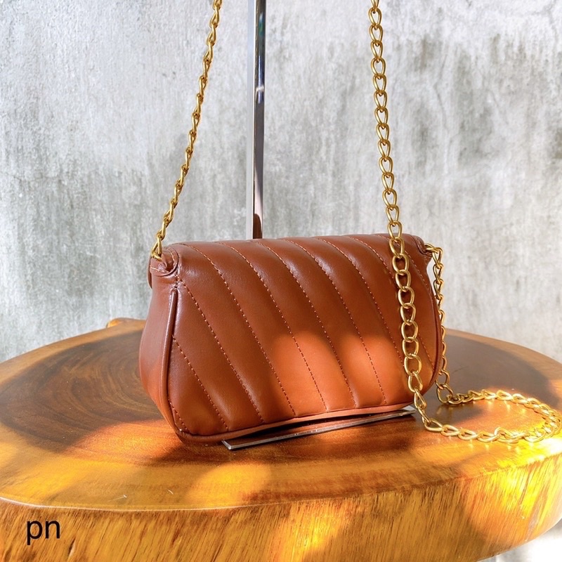 Túi đeo chéo chư G size 19cm 2 màu xinh xẻo