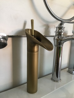 Vòi Lavabo Nóng Lạnh V011