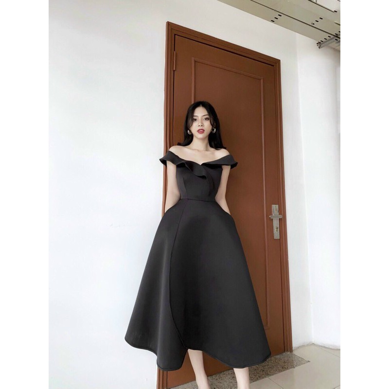 ĐẦM XOÈ TRỄ VAI BÈO