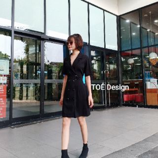 Váy cổ vest thắt đai eo