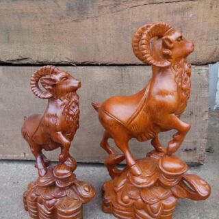 Tượng con dê gỗ hương cao 30