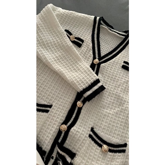 Áo len cardigan đan nổi viền sọc khuy kim loại tiểu thư