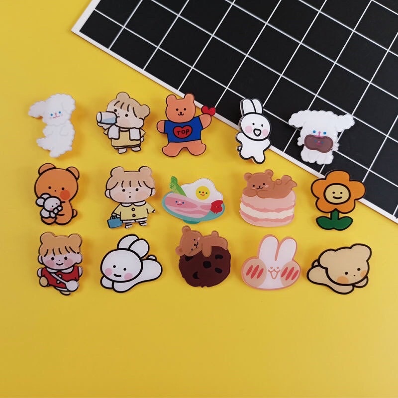 Sticker hoạt hình, ghim cài, huy hiệu, phụ kiện trang trí balo túi xách quần áo