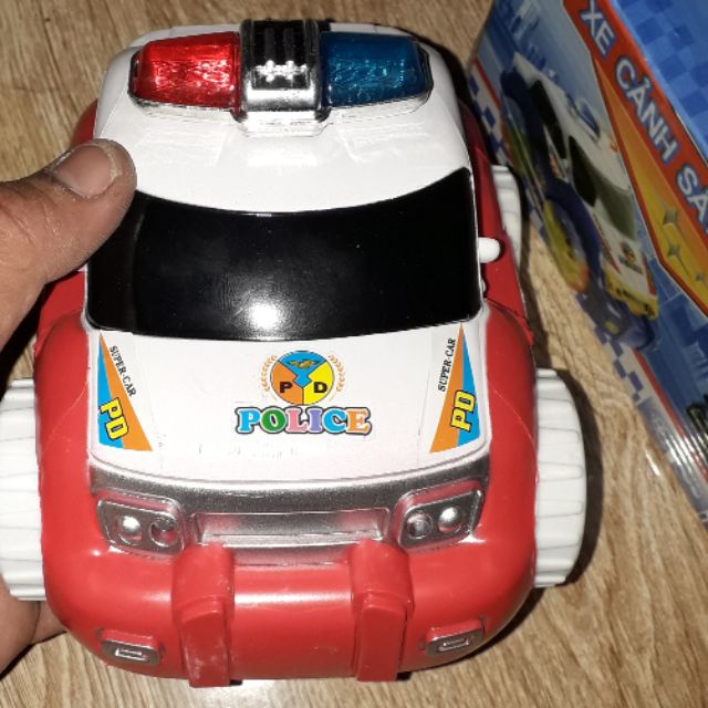 Chiếc xe mô hình Police bằng nhựa có nhạc và đèn led tặng kèm pin