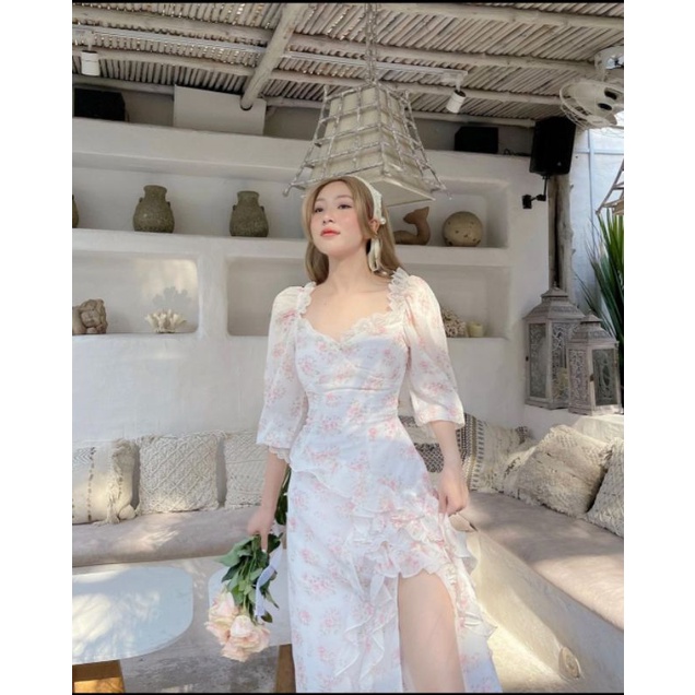 Đầm maxi trắng hoa hồng cổ tim viền ren tay dài phồng xẻ đùi Destiny Rose Bandarsaya
