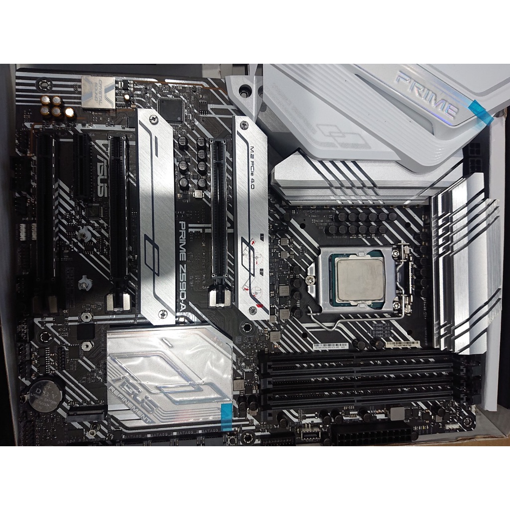 Bộ vi xử lí i5 11600k lga1200 và motherboard ASUS Prime Z590-A và ram HyperX Predetor DDR4 4x8GB 3200