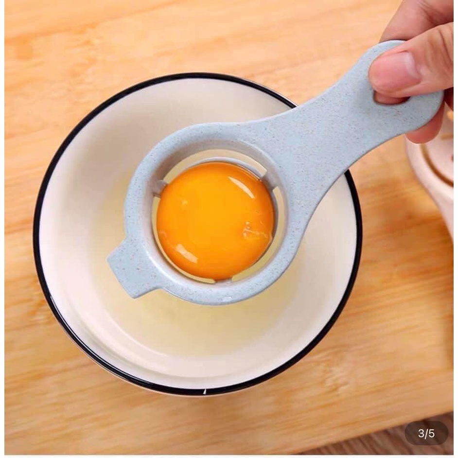 Dụng cụ tách lòng đỏ trứng