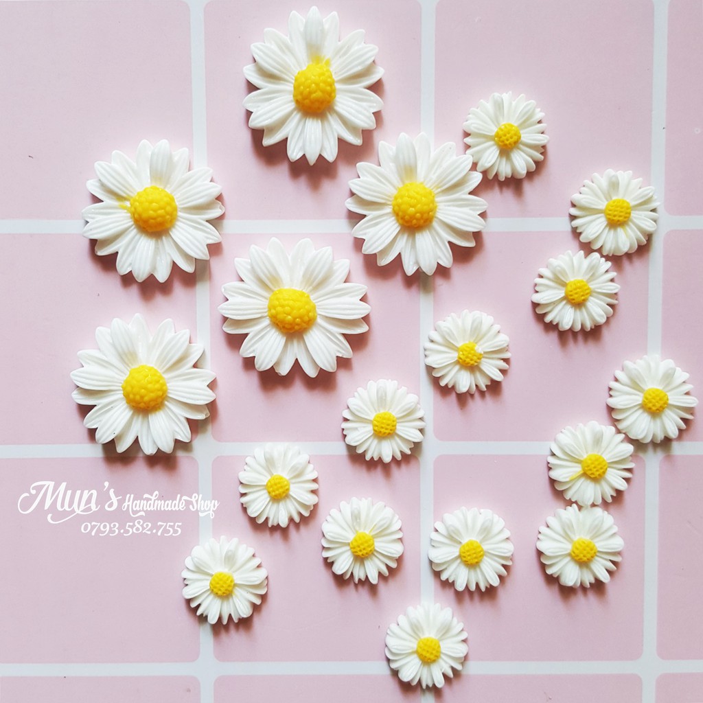 50/100 charm hoa cúc họa mi trắng  (Size nhỏ 1.3cm) - Phụ kiện kẹp cột tóc, case đt