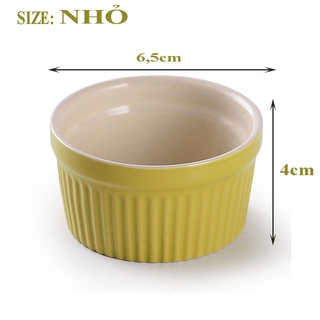 Chén sứ nhỏ đựng bánh tráng miệng