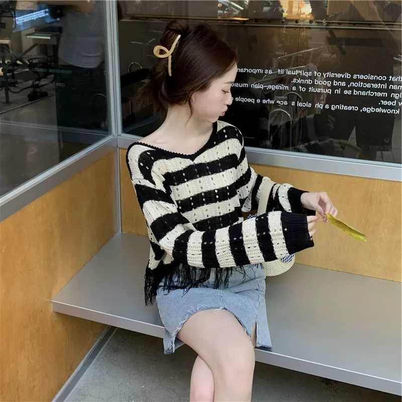 Áo Len Tay Dài Họa Tiết Kẻ Sọc Phối Tua Rua Thời Trang Mùa Thu Mới Cho Nữ