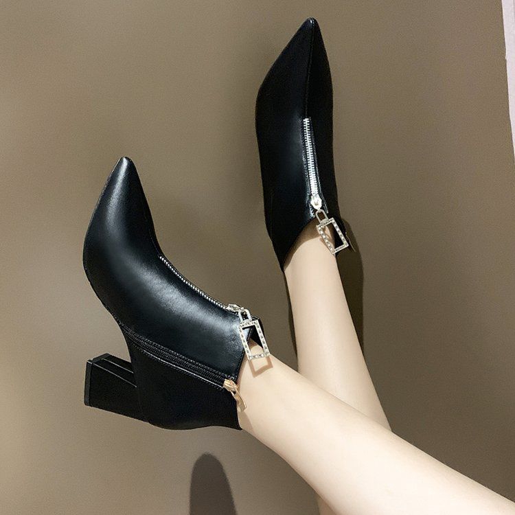 Giày boot Martin cao gót thiết kế mũi nhọn phối khóa kéo thời trang 2020 cho nữ | BigBuy360 - bigbuy360.vn