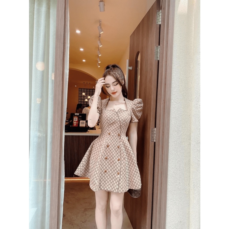 MẪU ĐẦM THIẾT KẾ -- ĐẦM BỐ KARO VAI BÈO DÁNG NGẮN PHỐI HAI HÀNG NÚT LẠ MẮT CỰC TRẺ TRUNG UP Thời Trang hhp 2022