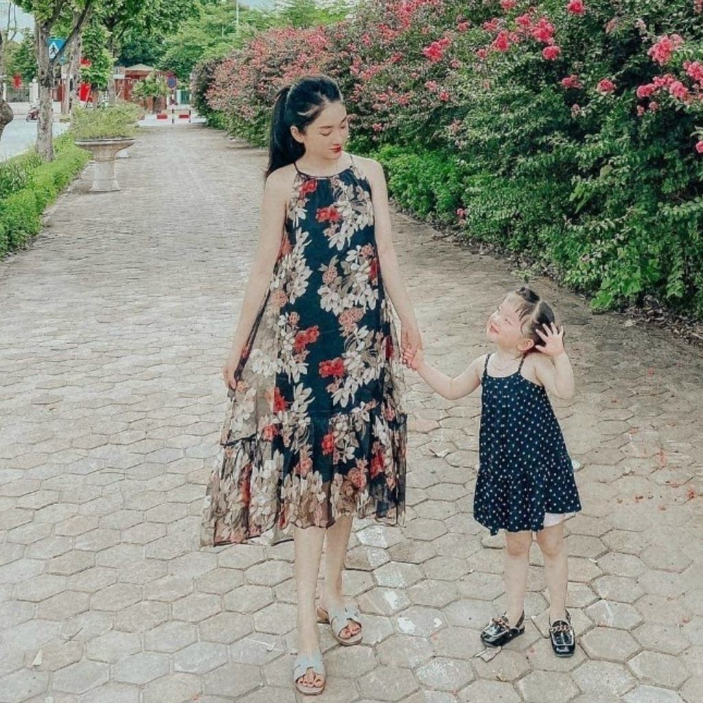 Váy bầu hai dây thiết kế M472 vải lụa tơ hai lớp thời trang Mom and Baby