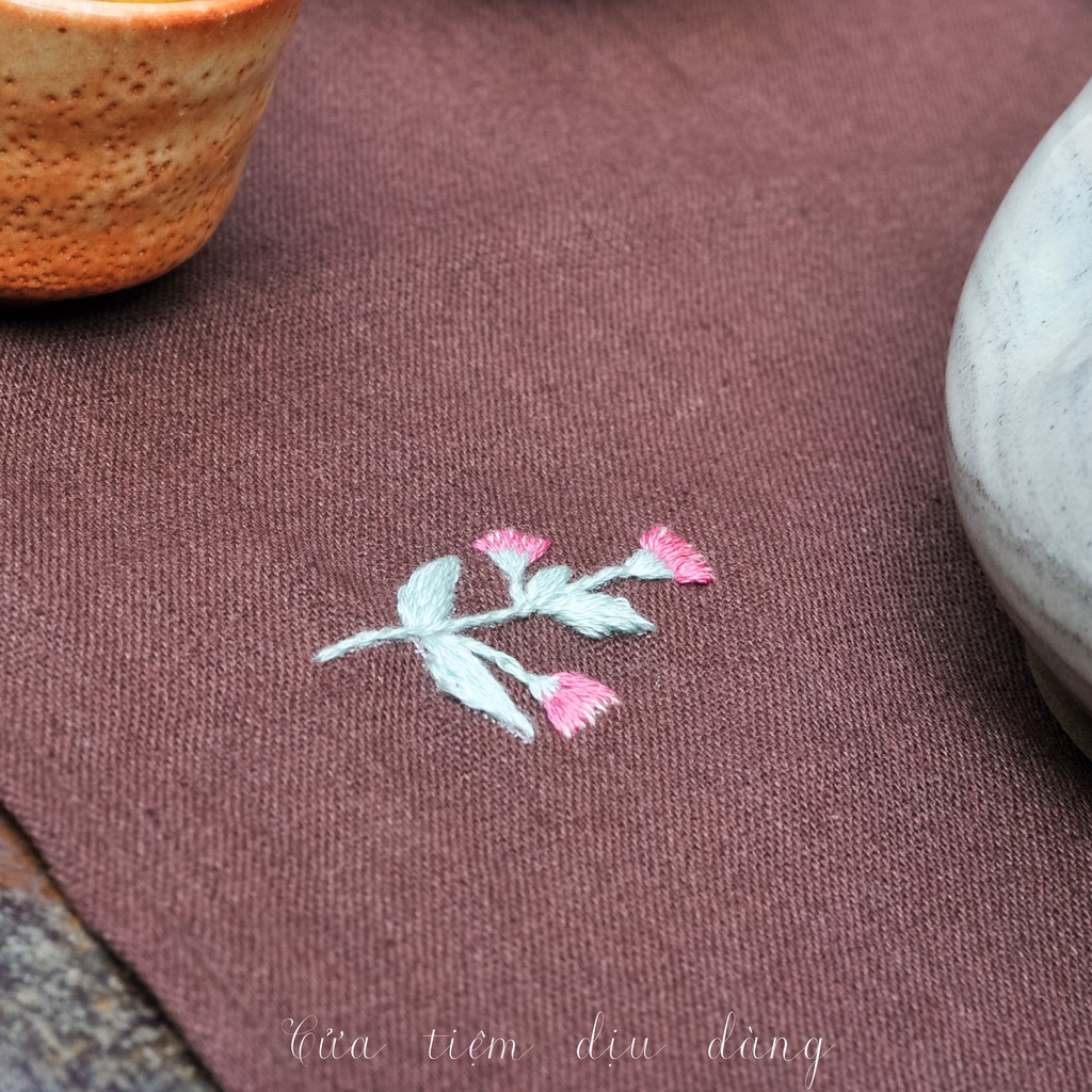 Khăn tay  vải linen thêu thủ công - Cúc chi