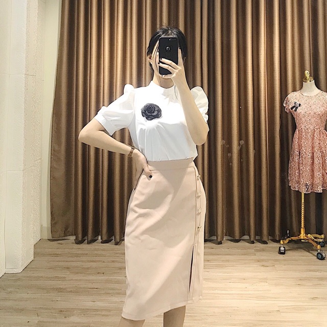 Áo sơ mi tay bồng tặng kèm hoa cài