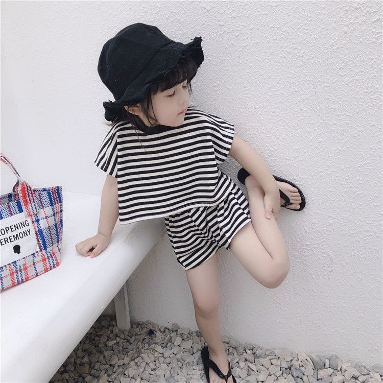 Bộ Áo Thun Cotton Tay Ngắn Kẻ Sọc Trắng Đen + Quần Short Dáng Rộng Thoáng Khí Phong Cách Hàn Quốc Thời Trang Mùa Hè Cho Nữ 0811