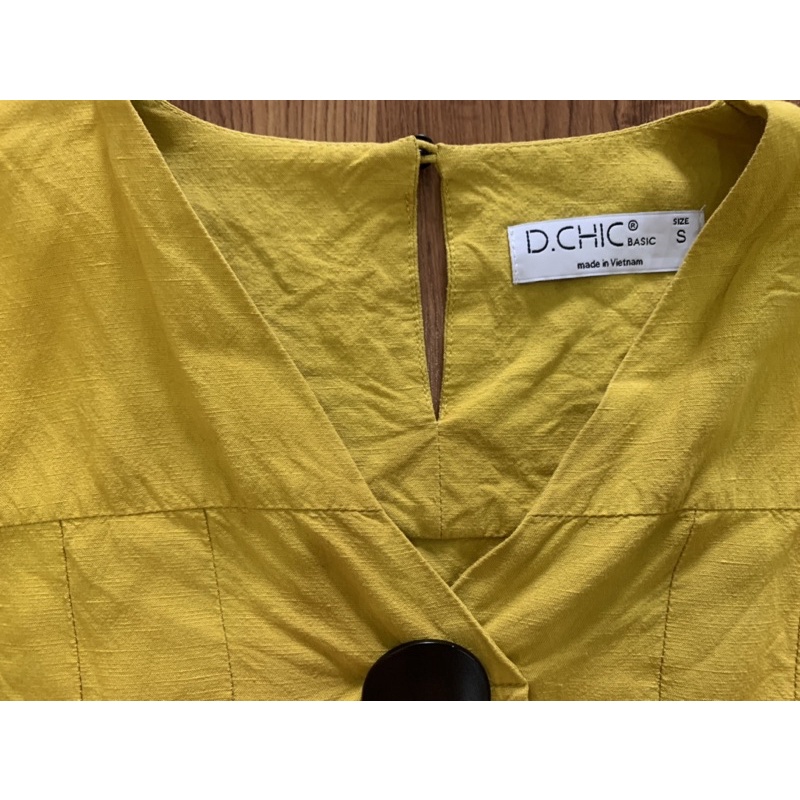Pass áo D.chic dáng Croptop size S