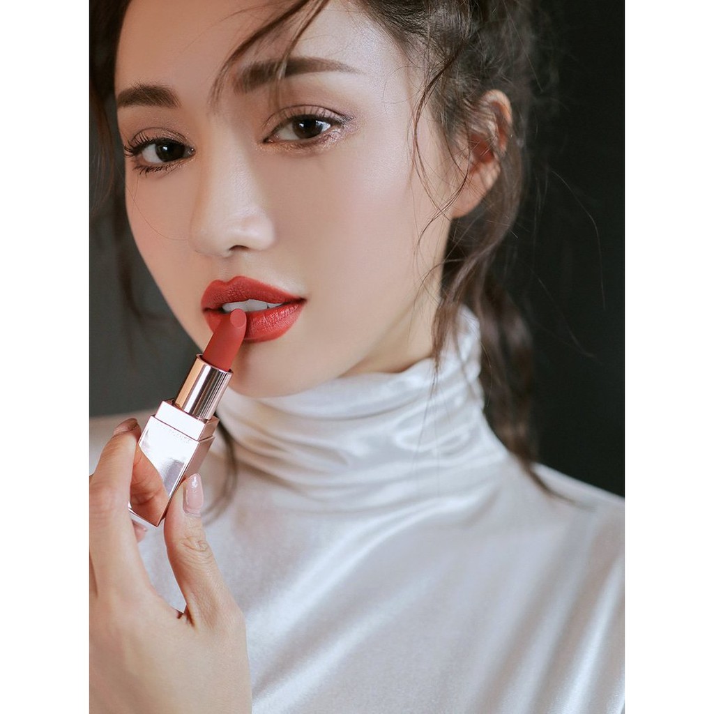 Son Thỏi Siêu Hot 3CE Matte Lip Color #228 Red Seventies: Tone đỏ đất thời thượng