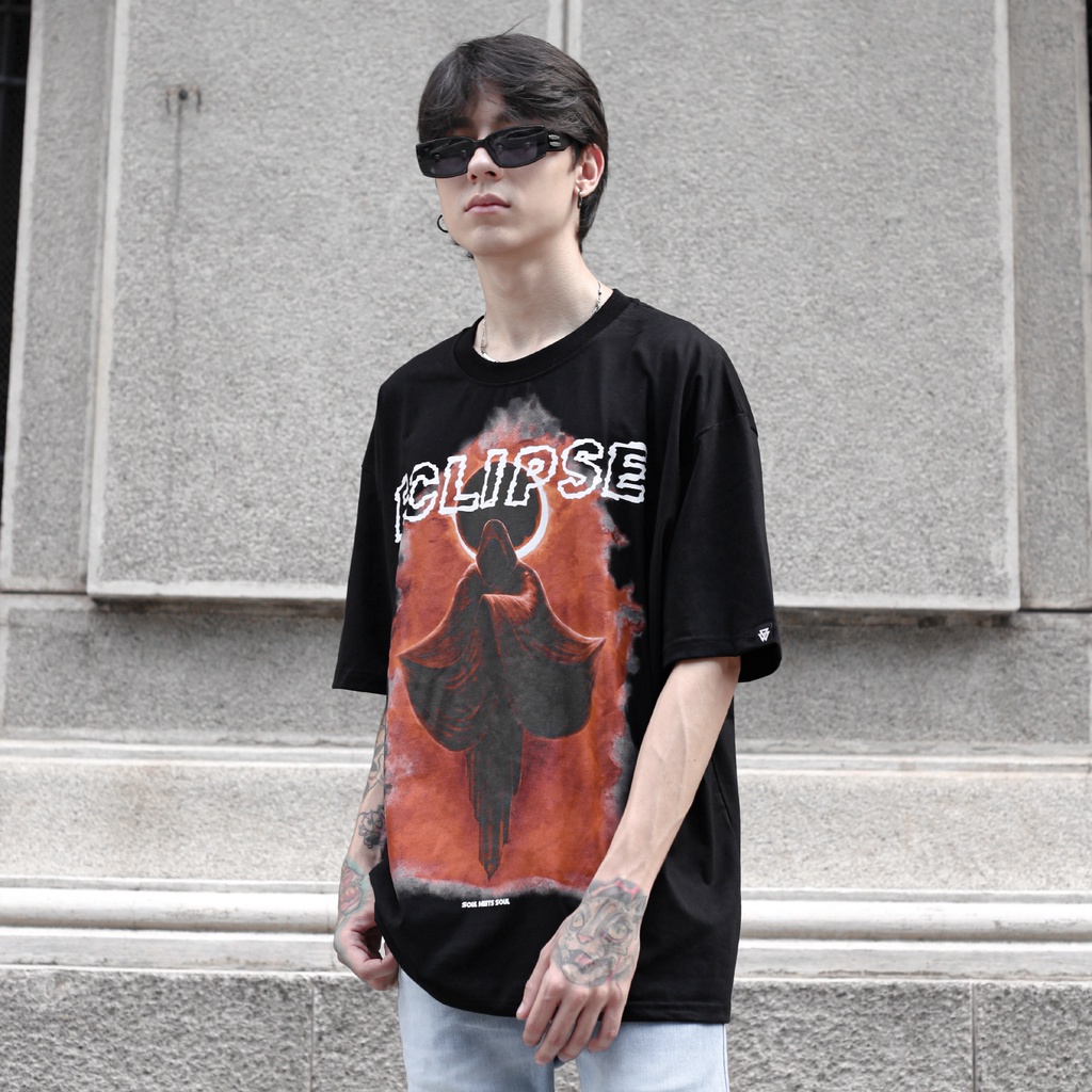 Áo Thun Đen Chữ Eclipse Họa Tiết In Hình Lửa Màu Cam Chất Liệu 100% Cotton Form Rộng Thoải Mái Unisex Nam Nữ