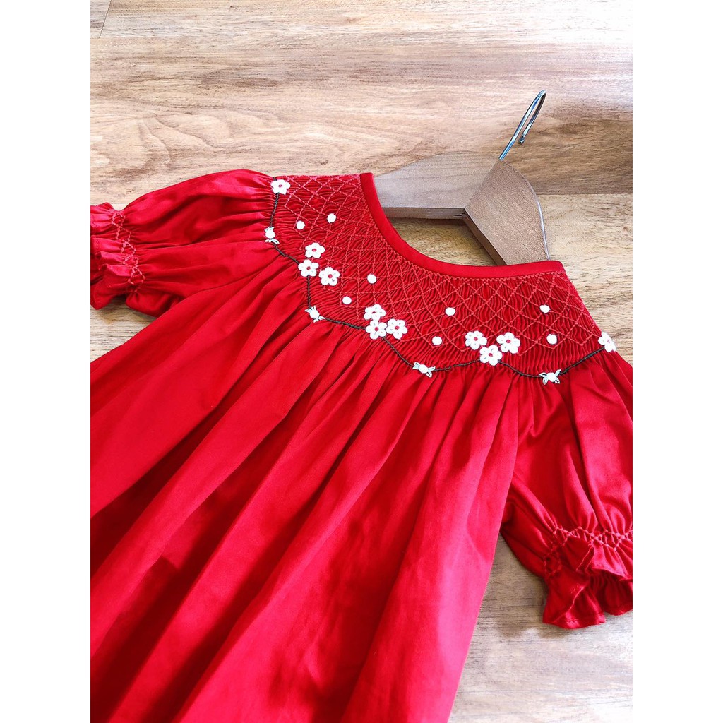 Đầm smock đỏ thêu hoa mai trắng