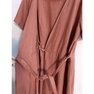 Đầm midi xô linen đắp vạt cột dây cam đất