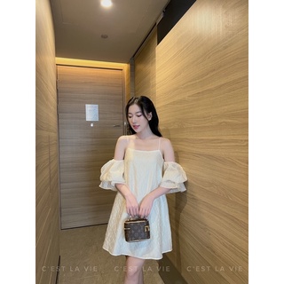 Vây trễ vai tay phồng C'est la vie
