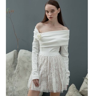 COCO SIN - Body Suit Trắng Lệch Vai