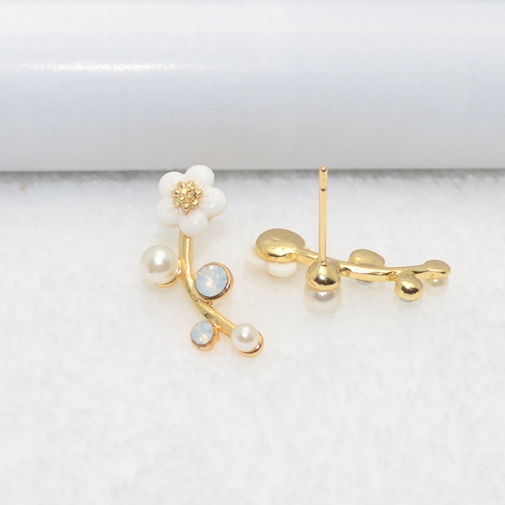 Đôi bông tai hoa đính ngọc trai thời trang cho nữ