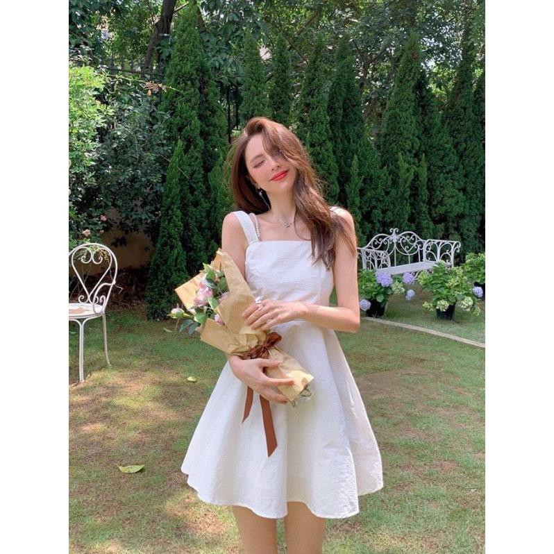 Đầm trắng hở lưng cột nơ dây chuỗi nhẹ nhàng xinh xắn | BigBuy360 - bigbuy360.vn