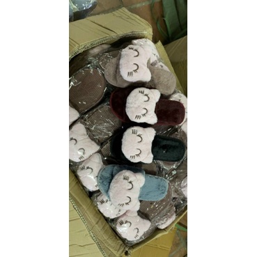 Dép lông mang trong nhà.