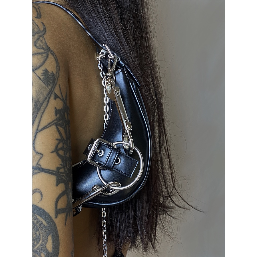 Túi Đeo Chéo Đính Đinh Tán Phong Cách Punk Gothic Nhật Bản