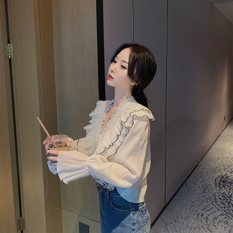 Áo tay loe cổ V phong cách thời trang mùa thu ngọt ngào cho nữ | BigBuy360 - bigbuy360.vn