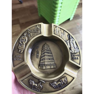 Gạt tàn thuốc lá kim loại