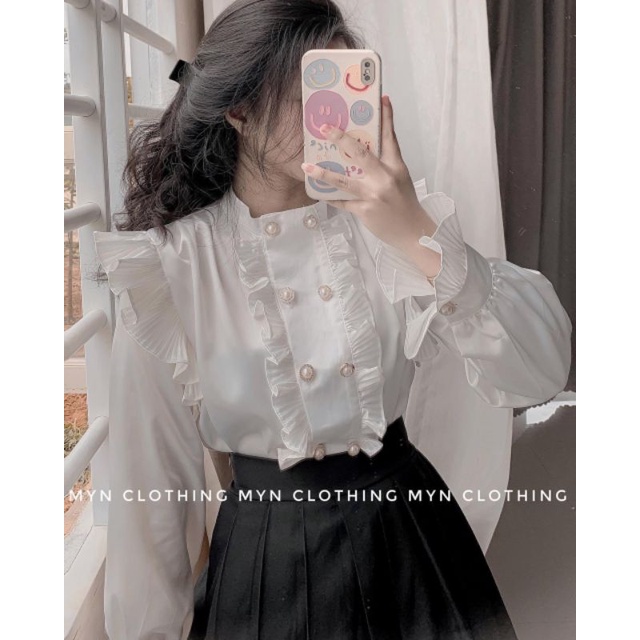 Áo sơ mi trắng tay bèo cúc đồng sang chảnh