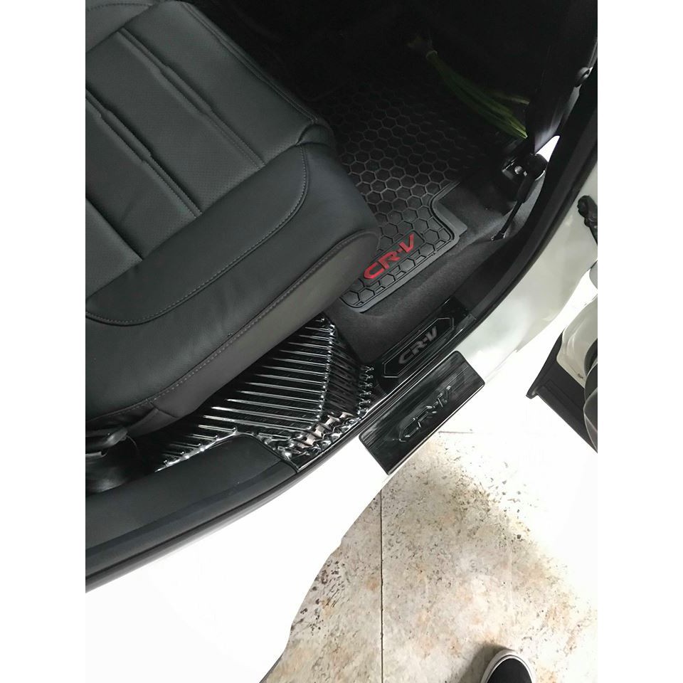 Ốp Bậc Chân Trong,  Ngoài Xe Honda CRV 2018-2020, chất liệu Titan