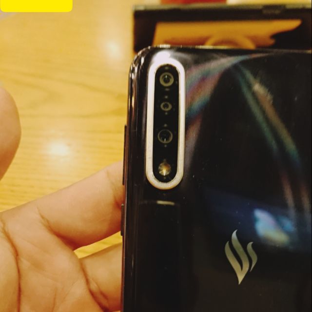 Khung nhôm bảo vệ camera Vsmart Live