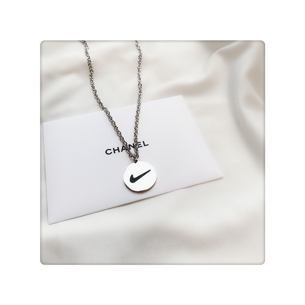 Dây Chuyền logo Phong Cách Hiphop không thể thiếu của các cô nàng cá tính DC01