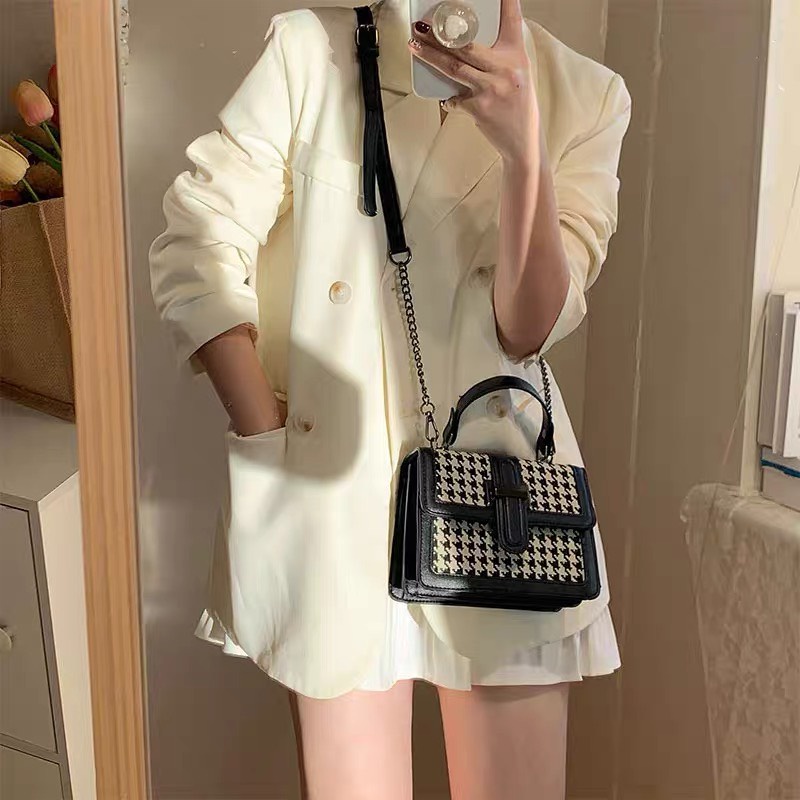 Túi Xách Nữ Đeo Chéo Cầm Tay Họa Tiết Răng Sói