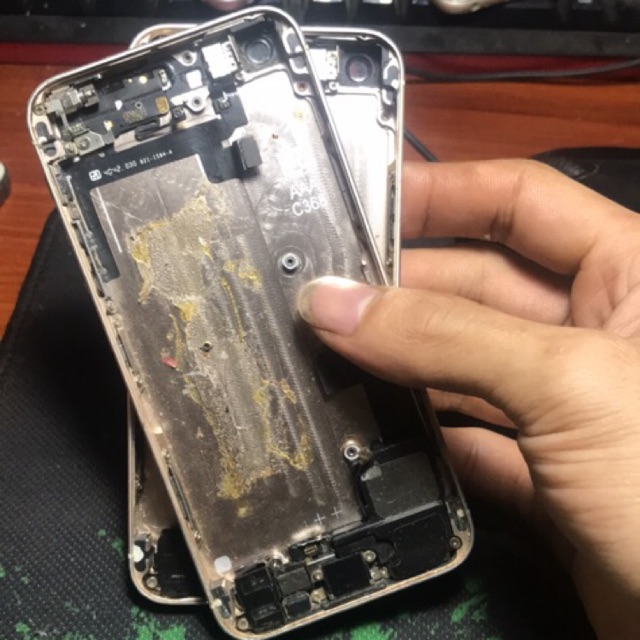 Cụm vỏ điện thoại iphone 5snhư ảnh lấy loa ngoai cụm chân sạc nút tăng giảm âm lượng