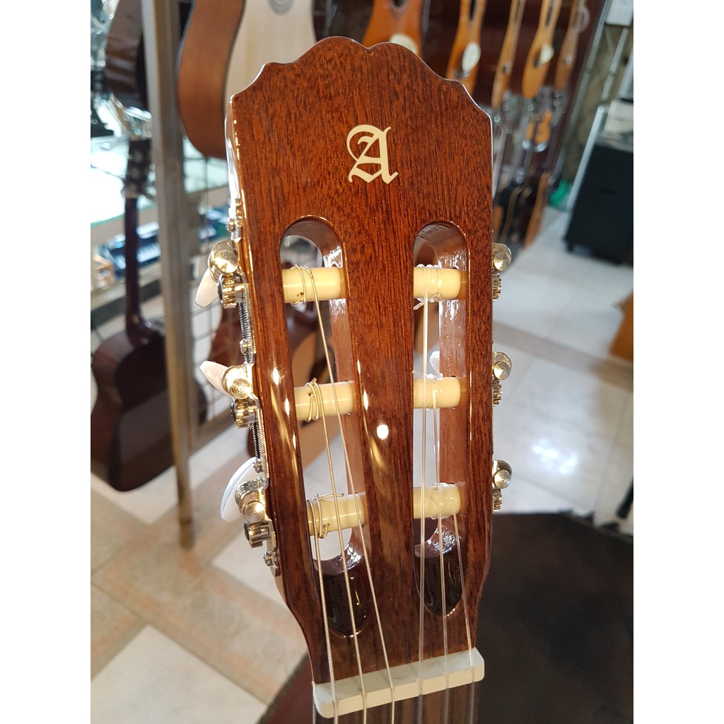 Đàn guitar Classic Tây Ban Nha Alhambra 1C tặng kèm bao đàn