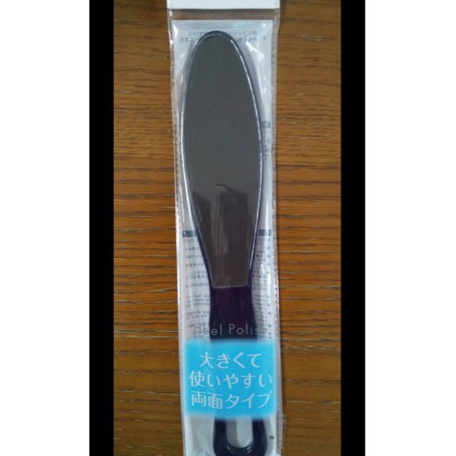 Dụng cụ chà gót chân có tay cầm