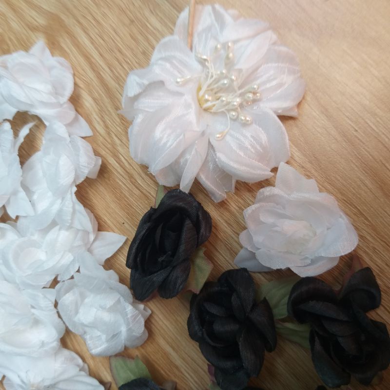 Hoa vải trang trí thủ công , size 2.7cm  đến 7cm