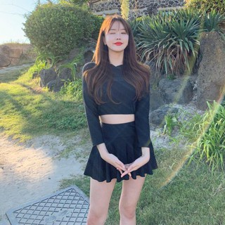 Đồ bơi kín đáo bikini 2 mảnh tay dài croptop phối váy bơi xòe màu đen phong cách hàn quốc đi biển