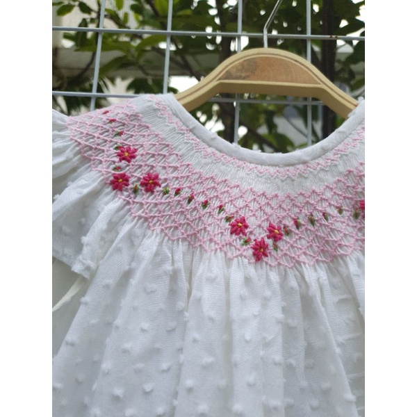 Váy Smock Hercorner trắng hạt gạo