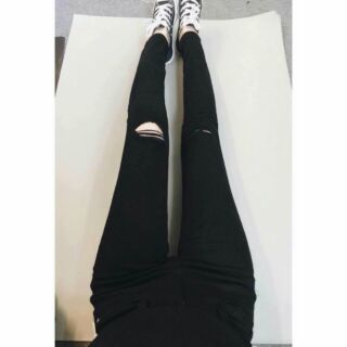 SUPER SKINNY ĐEN TRƠN-RÁCH GỐI