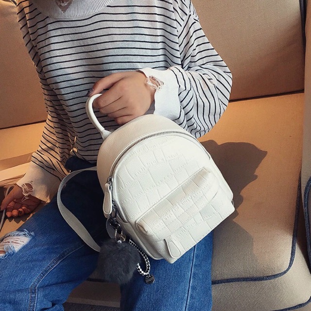 Balo vân da rắn tặng kèm móc quả bông