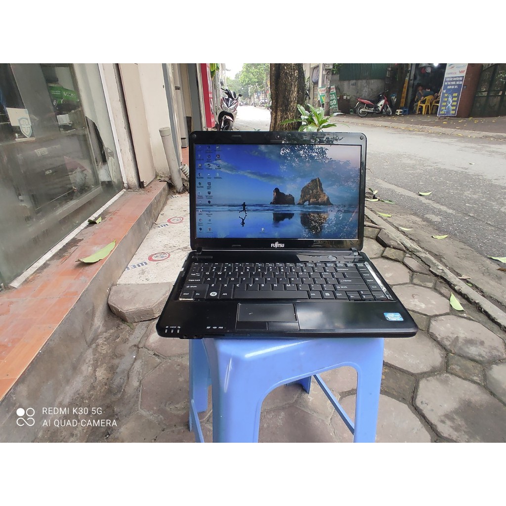Laptop Fujitsu , chíp i5  ram 4G  màn hình 14 inch . Máy của Japan rất bền cấu hình cao đủ để xử lý mọi công việc
