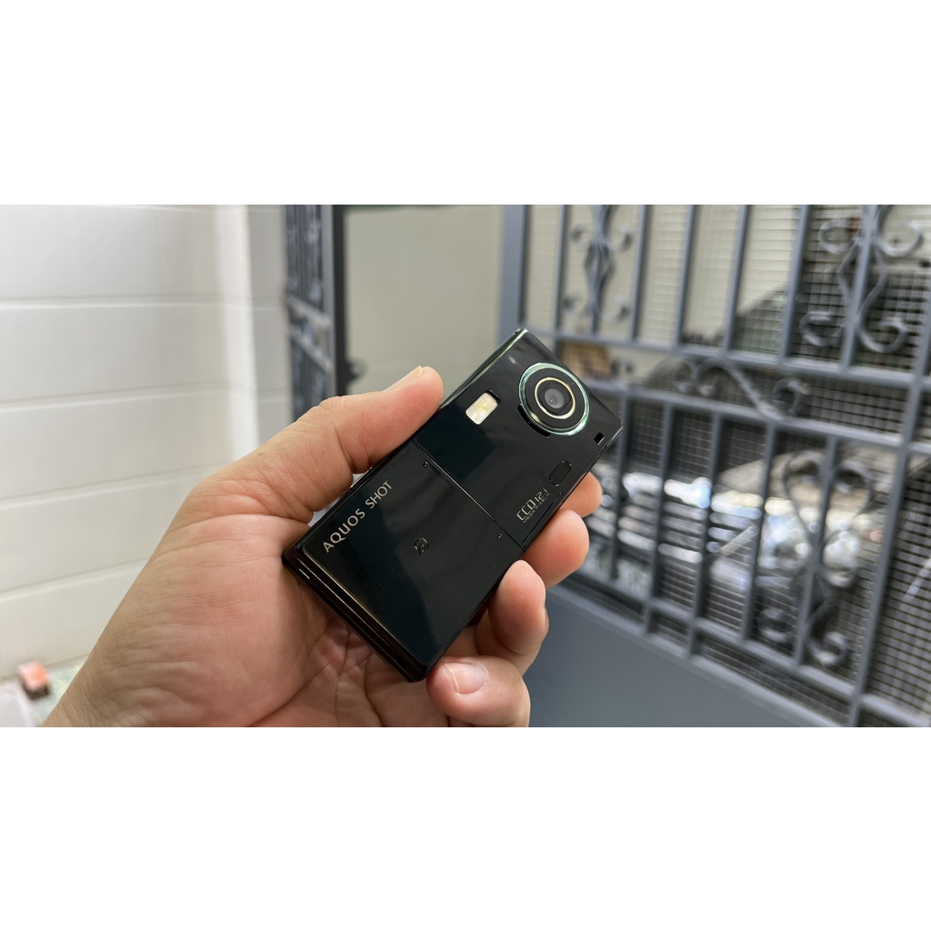 Điện thoại sharp sh-01b  chính hãng