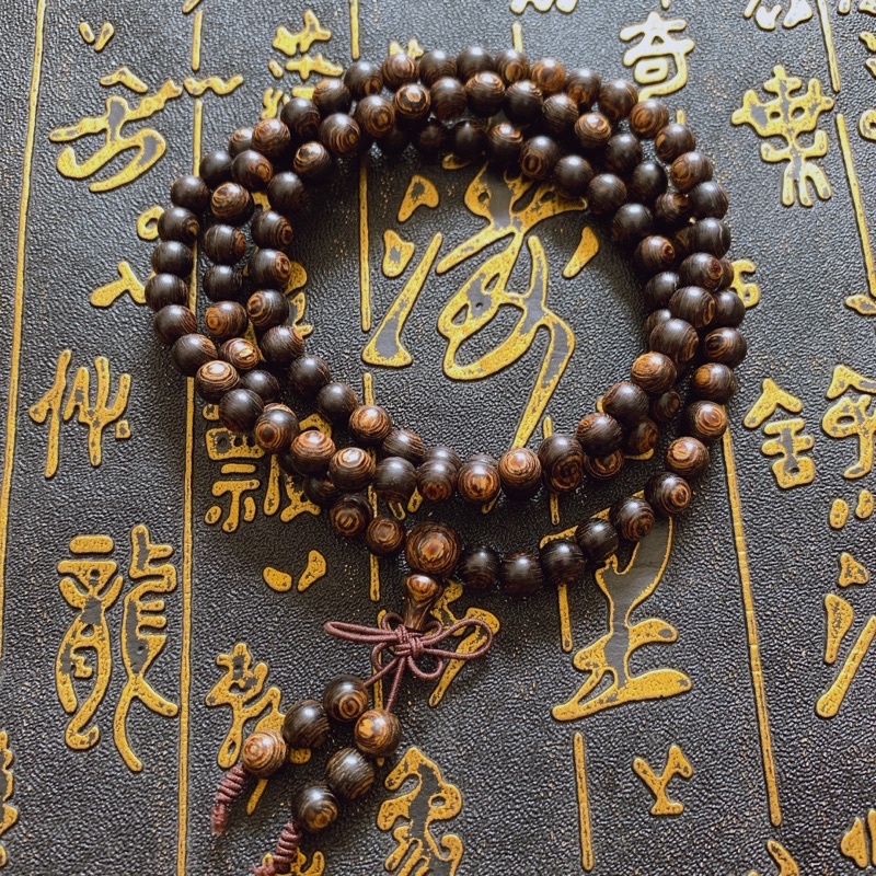 Chuỗi vòng tay Trầm Hương sánh chìm 108 hạt hàng đẹp